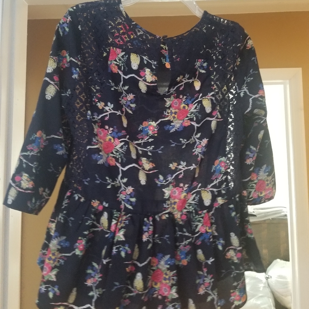 Beautiful blouse - Picture 5 of 7